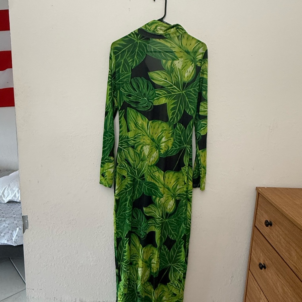 Long Green Leaf-Print Button-Front Maxi beach cover up - Picture 3 of 3